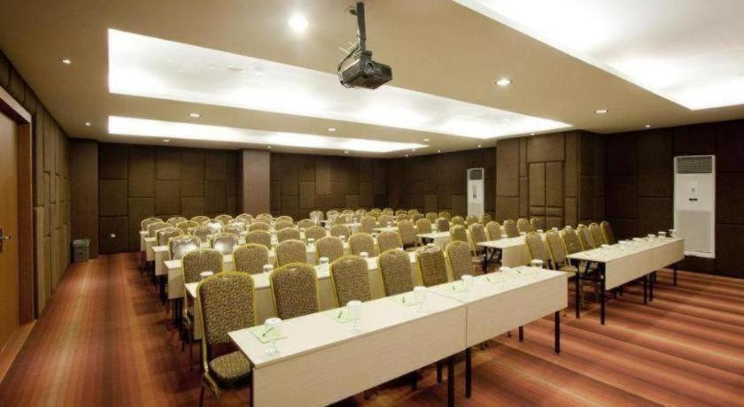 Aswin Hotel And Spa Makassar Luaran gambar