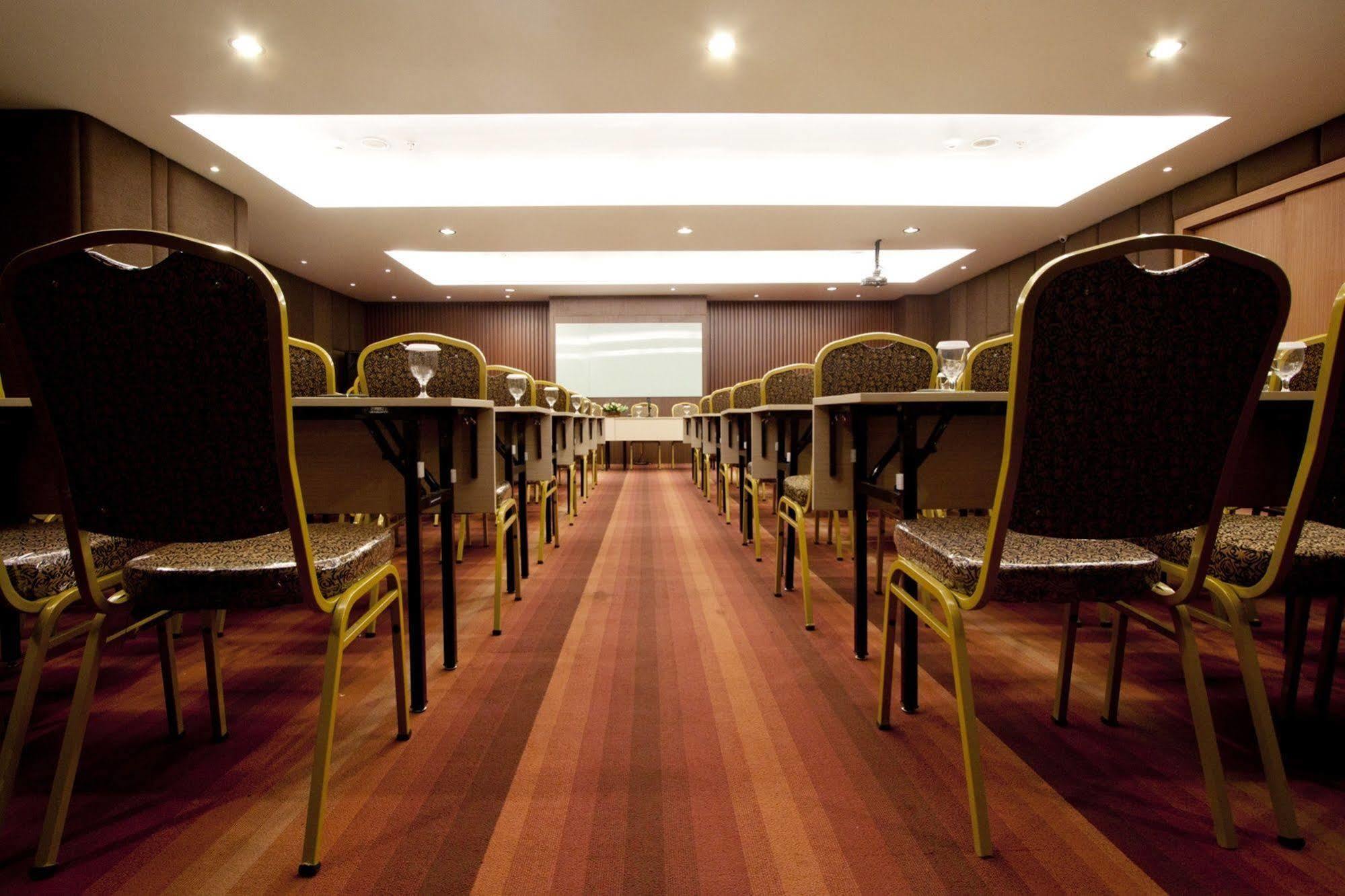 Aswin Hotel And Spa Makassar Luaran gambar